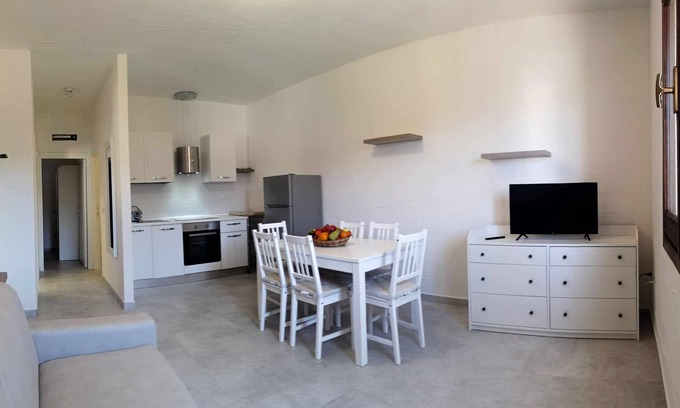 Santa Teresa di Gallura Apartment | Large and sunny apartment 300 m from the sea