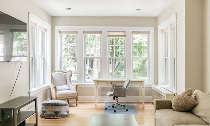 South Evanston House | Large Apartment great for families! Close to everything w Free Parking