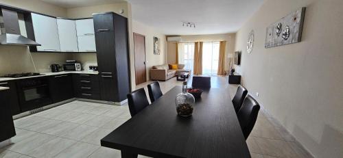 Marsaskala Apartment | Large Apartment in Marsascala. sleeps 6