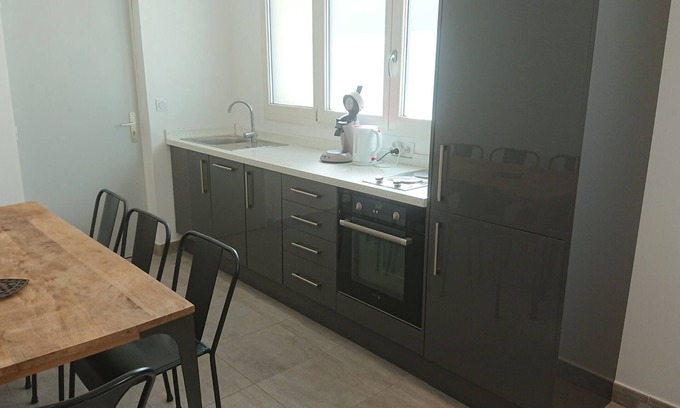 Charmettes - Bellecombe Apartment | Large apartment in the Bellecombe district. Near Part Dieu train station.