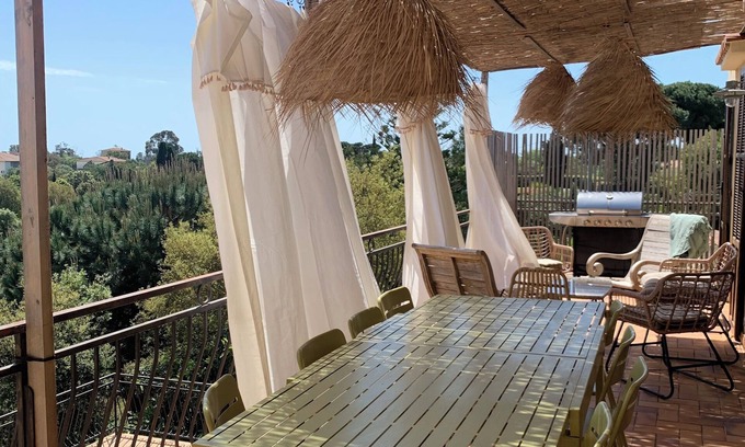 Aleria Apartment | Large apartment on the second floor of a villa overlooking Diana pond