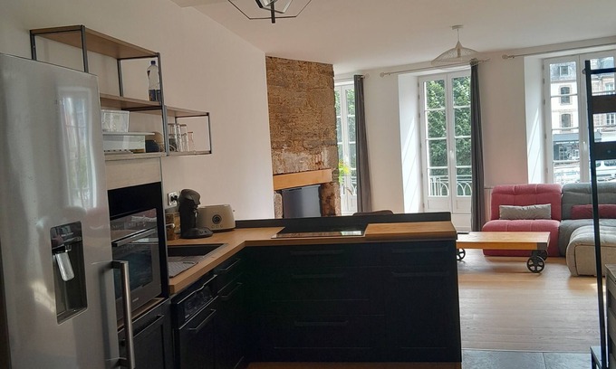 Morlaix Apartment | Large apartment, recently renovated, right in the center opposite the town hall