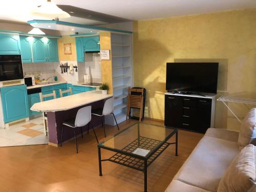 Torokor Apartment | Large apartment with garage and terrace