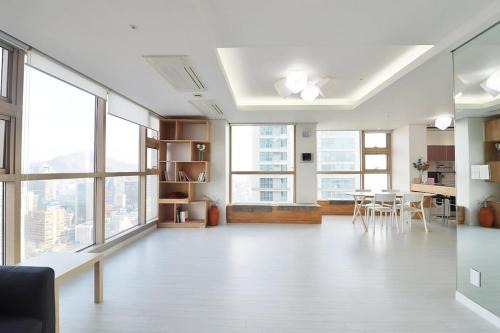 Jungnim-dong Apartment | Large Apt, Awesome View, Seoul STN