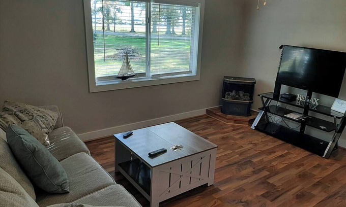 Lakeview Apartment | Large Back Deck Cottage with Spectacular Sunset Views of North Indian Lake