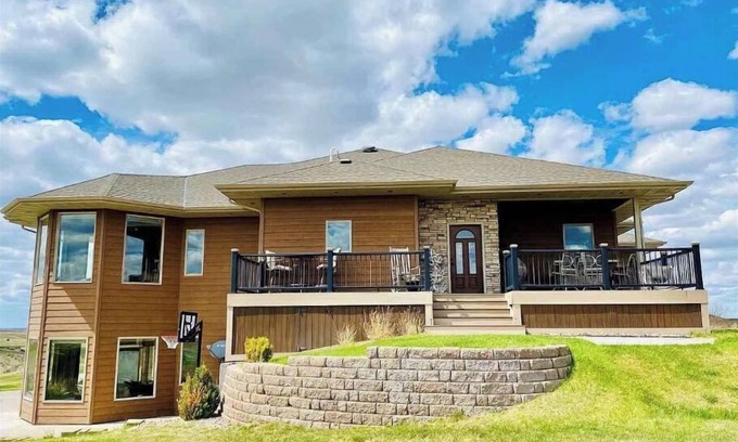 Brule Condo | Large Bayside Golf Course home with Lake Views.