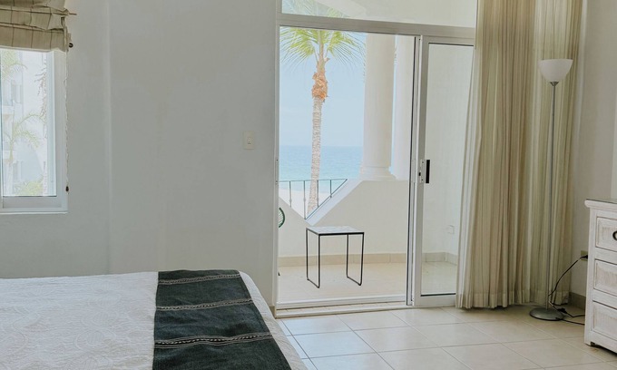 San Jose del Cabo Condo | Large Beachfront 2BR/2BA Condo @Mykonos Bay Resort