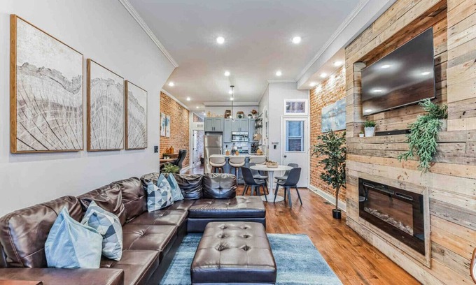 North Philadelphia West Apartment | Large Bi-Level 3/2 w/Patio | 10 min to DT