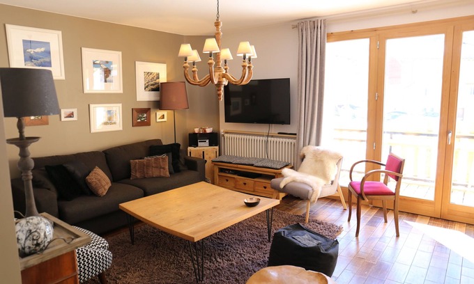 Pralognan-la-Vanoise Apartment | Large bright apartment with south facing balcony facing the mountains