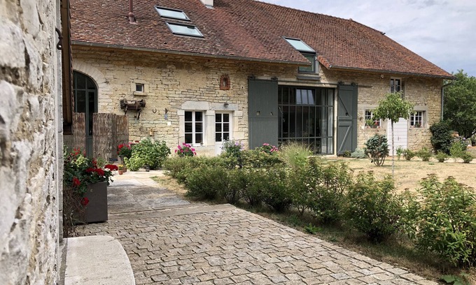 Essia House | Large, bright designer country house