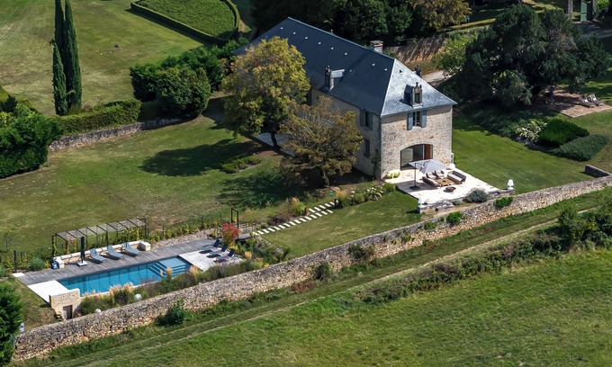 Beauregard-de-Terrasson House | Large, comfortable country house with swimming pool and lovely views.