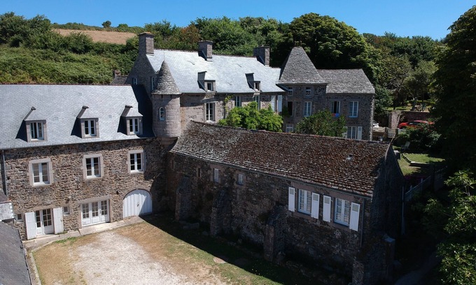 Siouville-Hague House | large capacity gîte, close to hiking trails and surf school