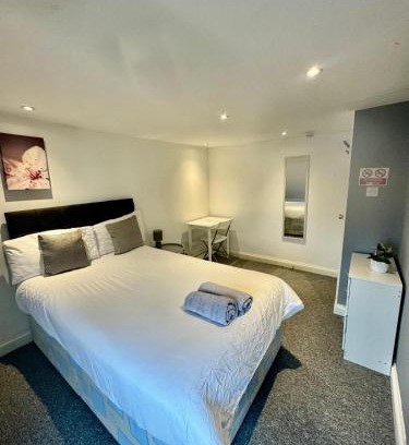 Saint Paul's House | Large City Centre Room