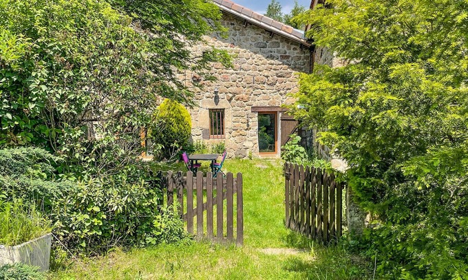 Vielprat House | Large, comfortable farmhouse on the edge of the forest with panoramic views of the valley.