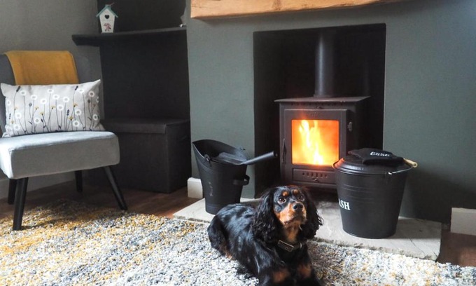 Hunmanby House | Large Cottage, Beach, Pubs Shops, Netflix, BBQ, Dog Friendly