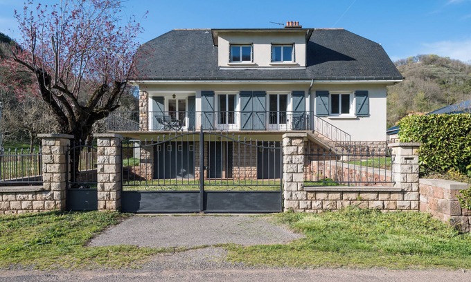 Marcillac-Vallon House | Large country gite