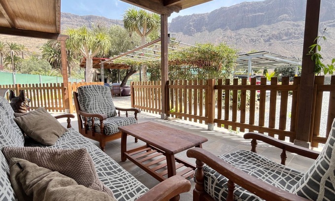 San Bartolome de Tirajana Ski Chalet | Large Country House near Maspalomas & Fataga