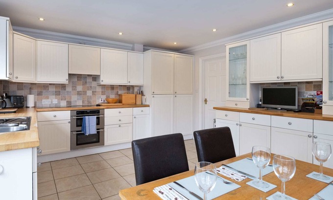 Ely House | Large detached Cambridgeshire Countryside Home