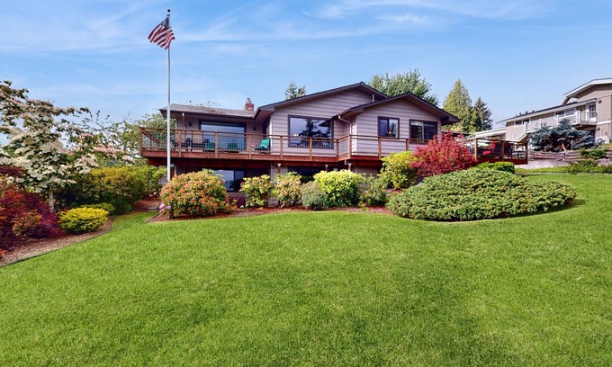 Freeland House | Large, dog-friendly home w/WiFi, fenced yard, fireplaces & gorgeous water view