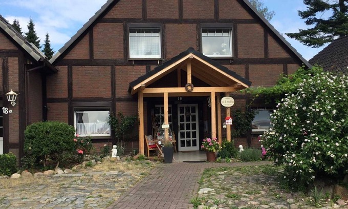 Osterholz-Scharmbeck Apartment | Large double room - bed&breakfast Worpsweder Blick