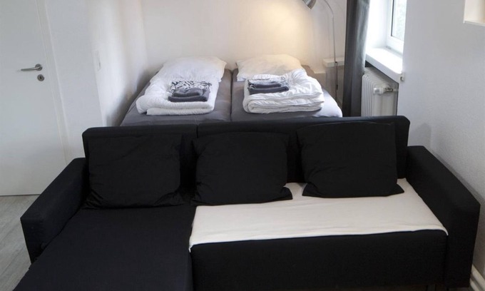Flensburg Apartment | Large Double Room - Flensbed Hostel & Boardinghouse