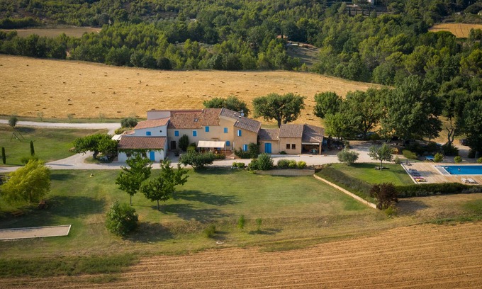 Peypin-d'Aigues House | Large estate with private pool at the foot of the luberon