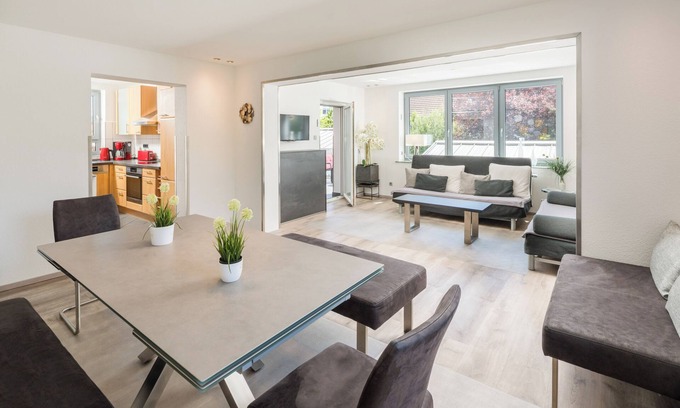 Bensheim Condo | Large, exclusive family apartment for 1-6 people - near bathing lake, parking lot