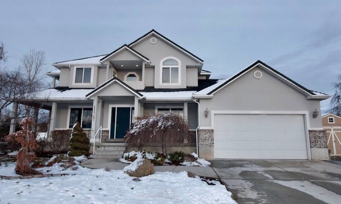 Draper House | Large executive home, upscale area w/HotTub, sleeps 20+ Close to all ski areas