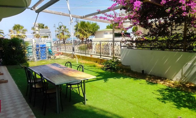 Roseto degli Abruzzi Apartment | Large family apartment with garden facing the sea