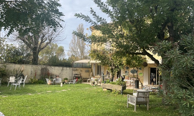 Caderousse Other | Large family farmhouse in the countryside, with swimming pool, close to summer festivals