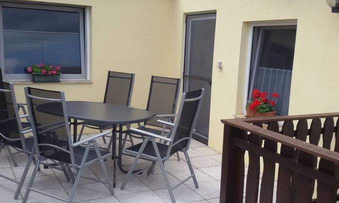Laucha an der Unstrut Apartment | Large family-friendly apartment with terrace, directly on the Unstrut cycle path