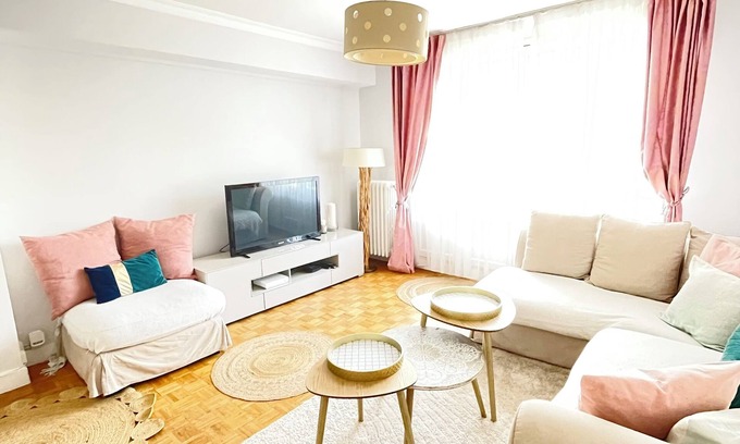 Cachan Apartment | Large family home, close to transport and shops, 7 min Paris, free parking