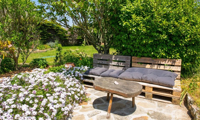 Penmarch Ski Chalet | Large family home for 8 with garden