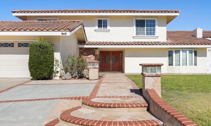 Fullerton House | Large Family Home - Only 20 mins from Disneyland