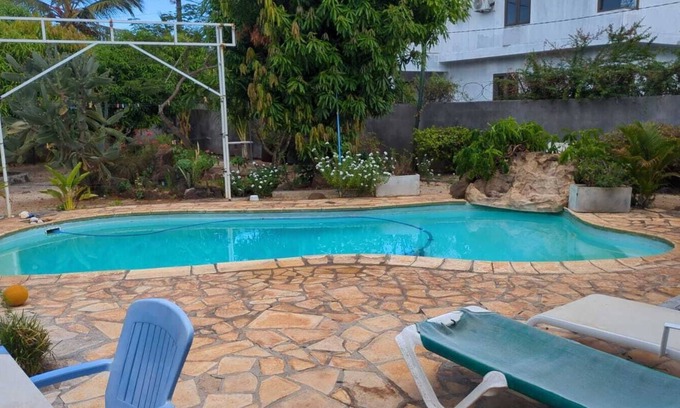 Albion House | Large family home with pool and close to the beach