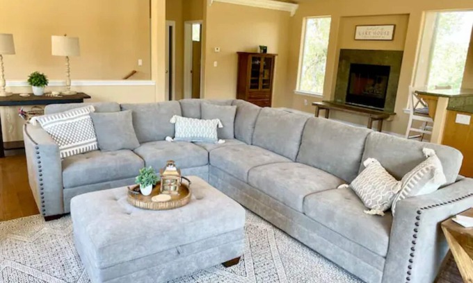 Oak Shores House | Large Family home with 2 Master Bedrooms!