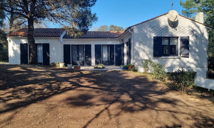 Saint-Pierre-d'Oleron House | Large family house, large garden in an oyster site close to the beach