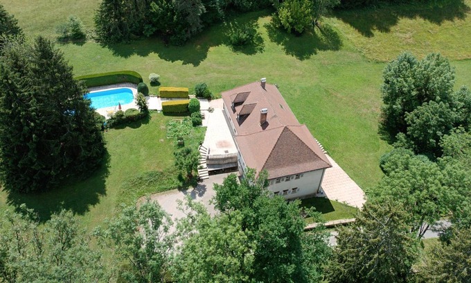 Ney House | Large family house sleeping 8/10 with swimming pool