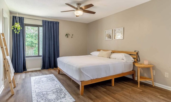 Jacksonville House | Large Family House 15min to Base
