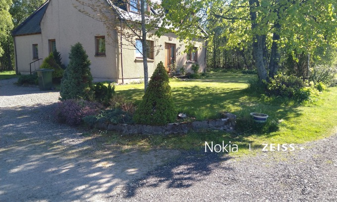 Mulben Cottage | Large family & pet friendly modern cottage with Hot Tub in Garden