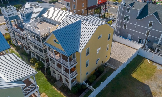 North Ocean City House | Large Fenwick Island 6-Bedroom Home just steps from Delaware/Maryland Beaches