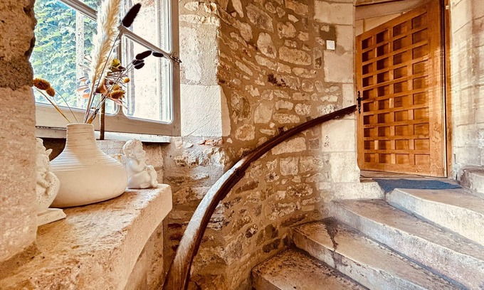 Villefranche-de-Rouergue Apartment | Large, comfortable apartment right in the center of town, ideal for families.