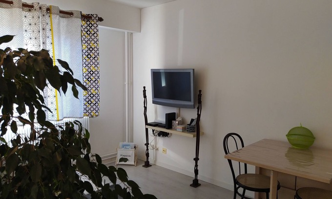 Ep 21 - Saint-Paul Apartment | Large fully equipped studio near the city center