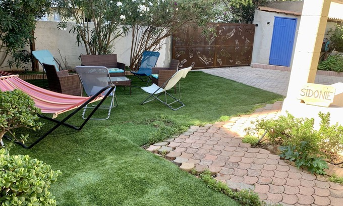 7th Arrondissement House | Large furnished T2 with garden, Jacuzzi 17min walk from the beach