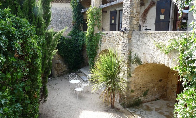Saint Michel d'Euzet Other | Large gite in superb Provencal domain, L'Arbre d'Or, swimming pool and garden.