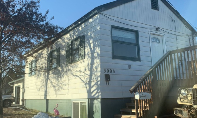 Government Hill Apartment | Large Govt hill studio-near downtown