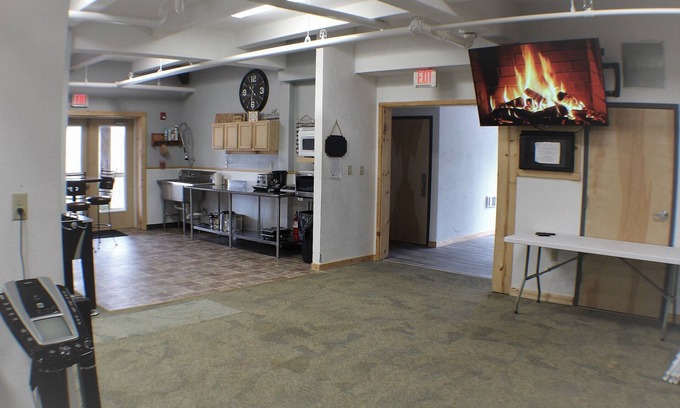 Southcrest Cabin | Large Group bunkroom sleeps up to 69