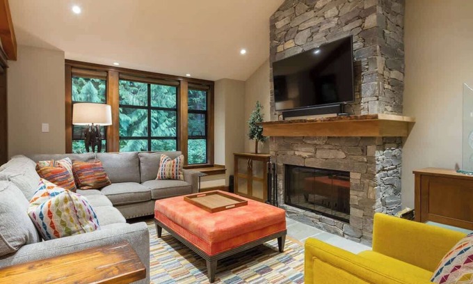 Blackcomb House | Large Group & Family Rental w/Hot Tub & Wood Fire