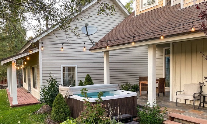 Pinetop House | Large Group Getaway | Peaceful Views + Spa Tub