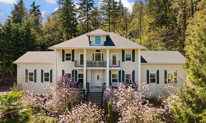 Fox Hollow House | Large Groups Welcome! 4100sq feet! Giant hot tub, game room, views!